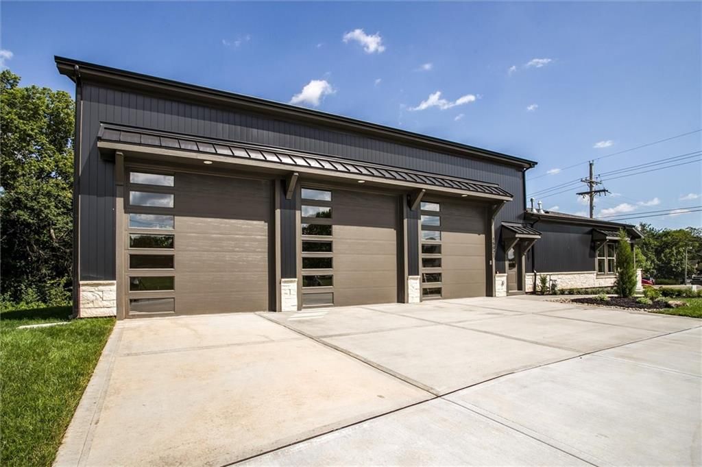 15021 Broadmoor Street, Overland Park, KS 66223