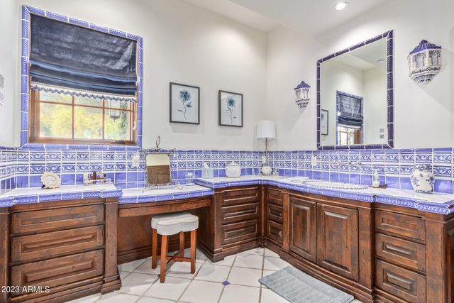 6708 E SAN MIGUEL Avenue, Paradise Valley, AZ 85253