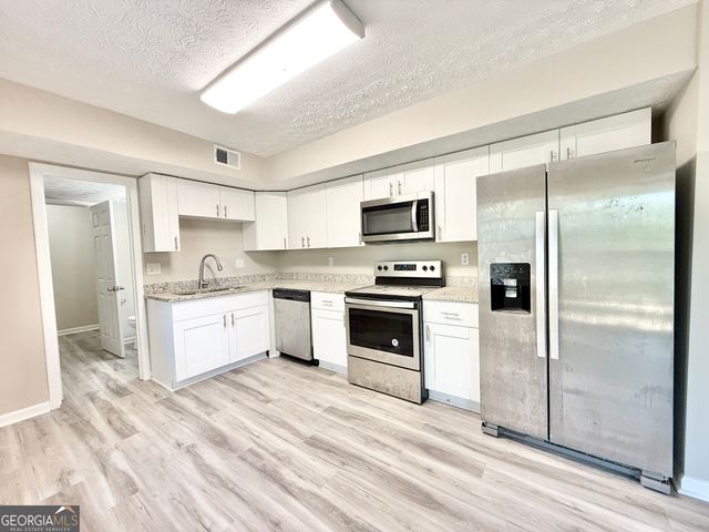 1042 Ascot Court, Riverdale, GA 30296