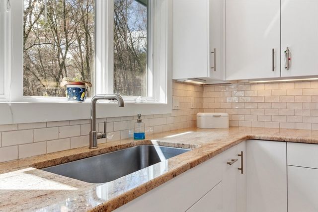 781 Strawberry Hill Rd, Concord, MA 01742