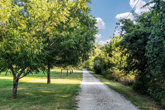 574 Hayes Ridge Rd, Lancaster, TN 38569