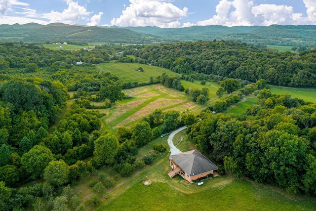 574 Hayes Ridge Rd, Lancaster, TN 38569