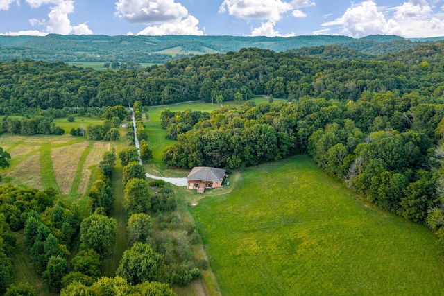 574 Hayes Ridge Rd, Lancaster, TN 38569