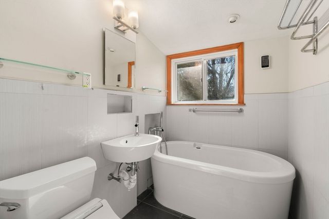 22 Munroe Road, Lexington, MA 02421