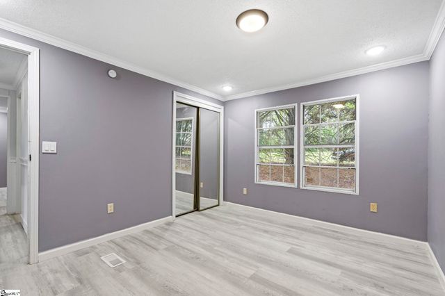 314 Green Oak Drive, Wellford, SC 29385