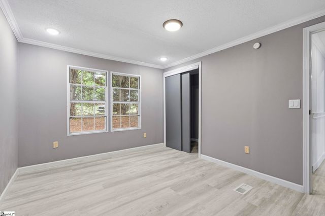 314 Green Oak Drive, Wellford, SC 29385