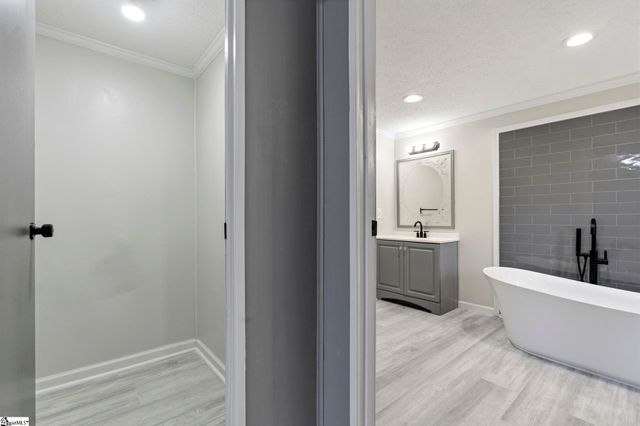 314 Green Oak Drive, Wellford, SC 29385