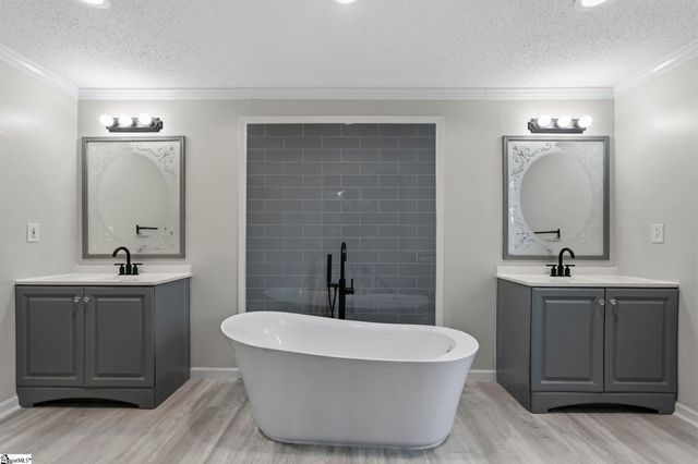 314 Green Oak Drive, Wellford, SC 29385