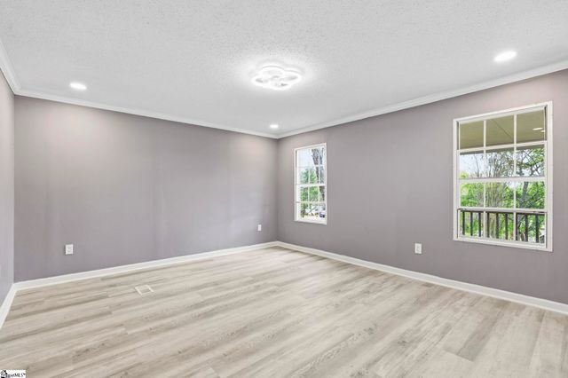 314 Green Oak Drive, Wellford, SC 29385