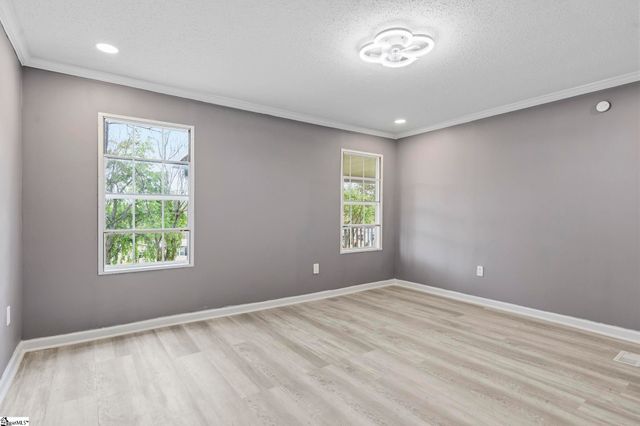 314 Green Oak Drive, Wellford, SC 29385