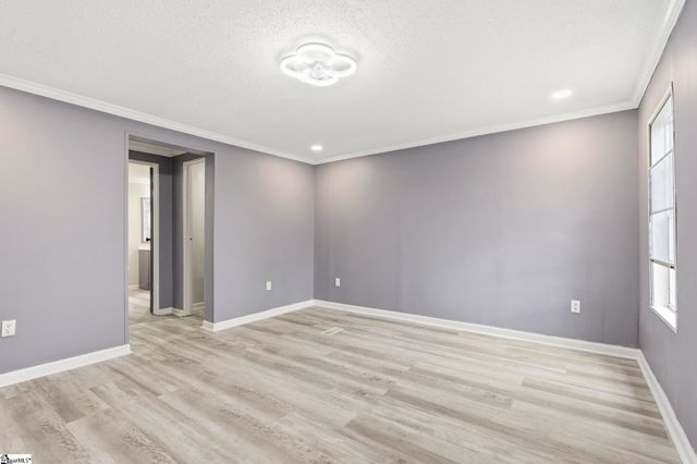 314 Green Oak Drive, Wellford, SC 29385