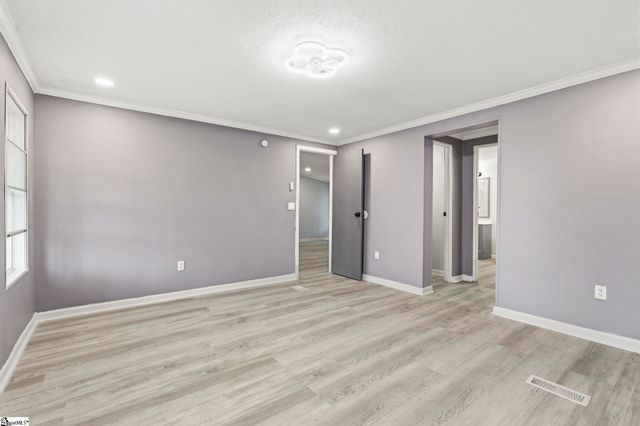 314 Green Oak Drive, Wellford, SC 29385