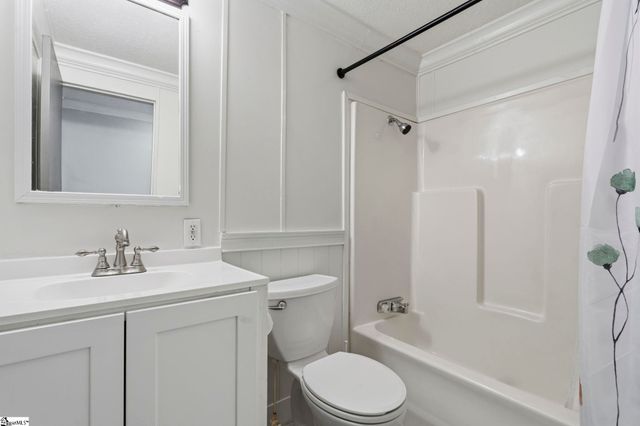 314 Green Oak Drive, Wellford, SC 29385