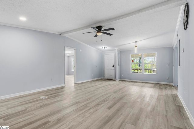 314 Green Oak Drive, Wellford, SC 29385