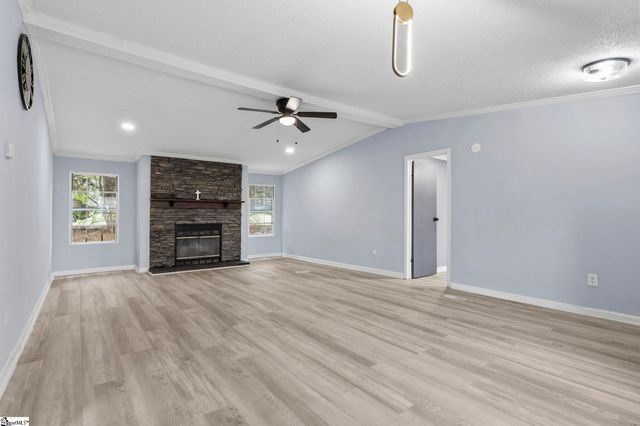 314 Green Oak Drive, Wellford, SC 29385