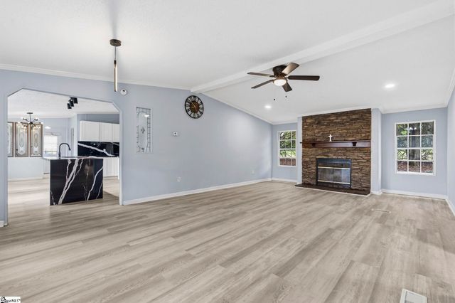 314 Green Oak Drive, Wellford, SC 29385