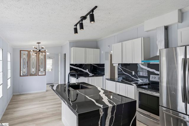 314 Green Oak Drive, Wellford, SC 29385