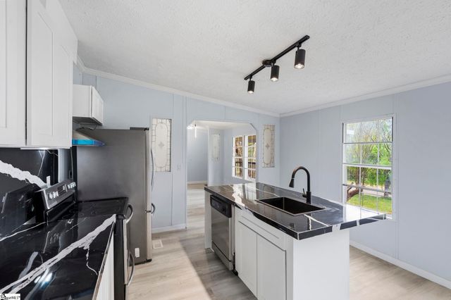 314 Green Oak Drive, Wellford, SC 29385