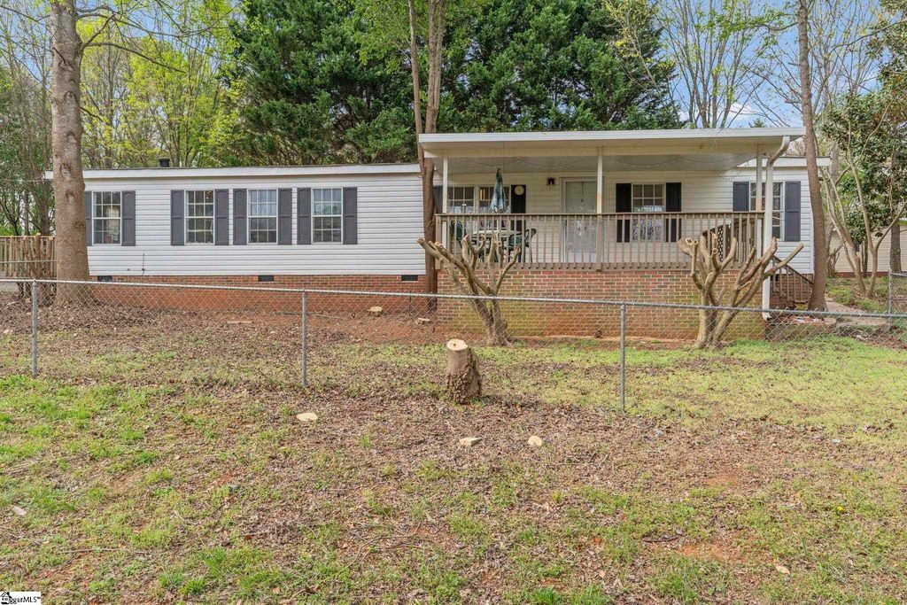 314 Green Oak Drive, Wellford, SC 29385