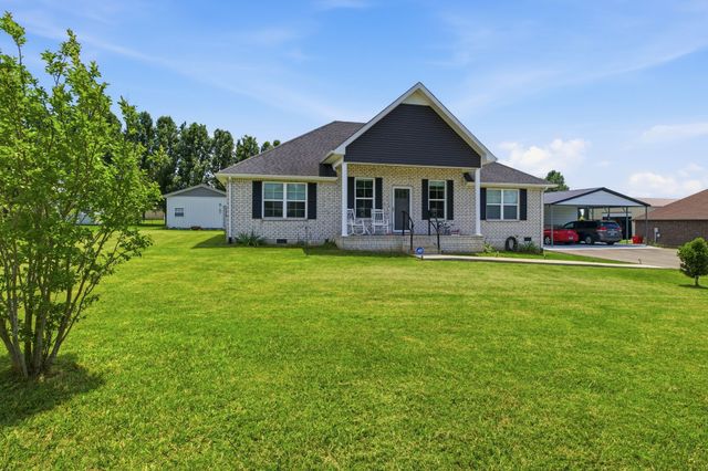 100 Hayden Drake Ln, Lafayette, TN 37083