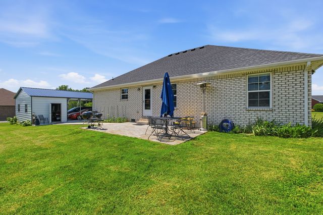 100 Hayden Drake Ln, Lafayette, TN 37083