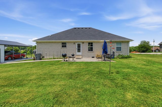 100 Hayden Drake Ln, Lafayette, TN 37083