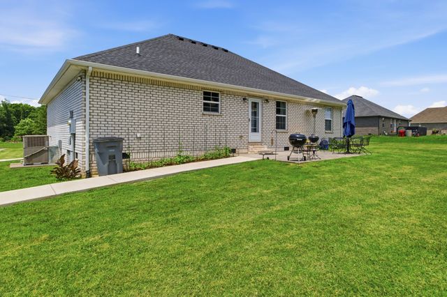 100 Hayden Drake Ln, Lafayette, TN 37083