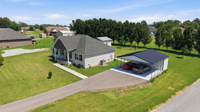 100 Hayden Drake Ln, Lafayette, TN 37083