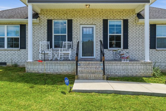100 Hayden Drake Ln, Lafayette, TN 37083
