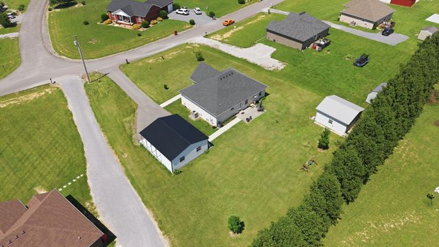 100 Hayden Drake Ln, Lafayette, TN 37083