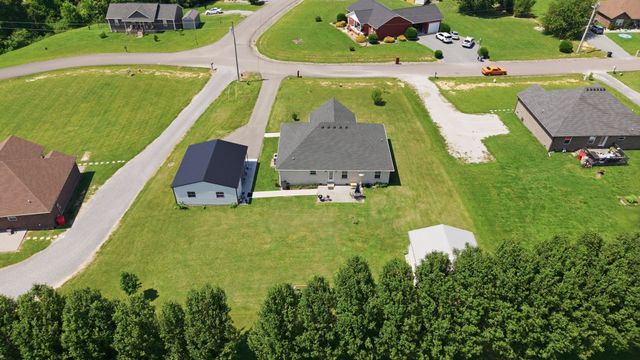 100 Hayden Drake Ln, Lafayette, TN 37083