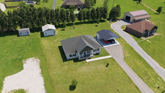 100 Hayden Drake Ln, Lafayette, TN 37083