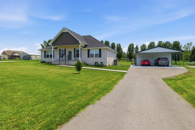 100 Hayden Drake Ln, Lafayette, TN 37083