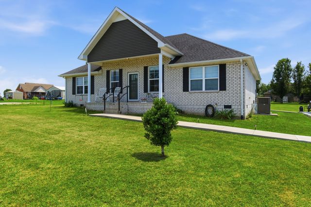 100 Hayden Drake Ln, Lafayette, TN 37083