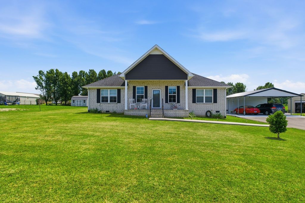 100 Hayden Drake Ln, Lafayette, TN 37083