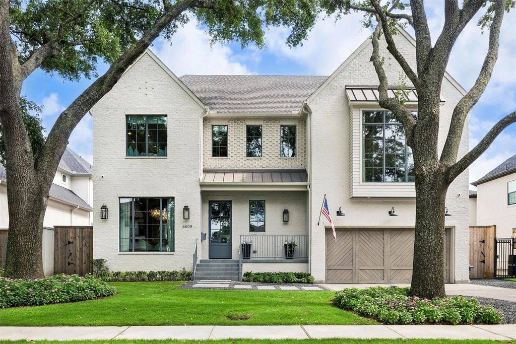 Image 1 of property listing at 4609 Holly Street, Bellaire, TX 77401