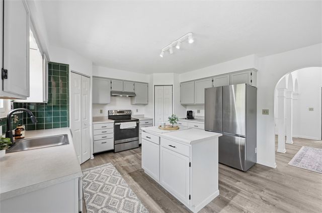 3011 Meyeridge Rd, Shaler, PA 15209