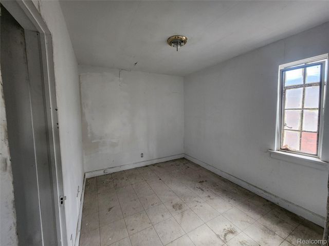 8372 Carlin Street, Detroit, MI 48228