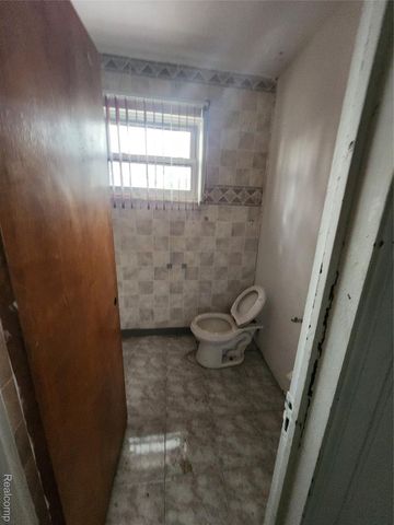 8372 Carlin Street, Detroit, MI 48228