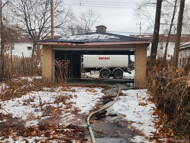 8372 Carlin Street, Detroit, MI 48228