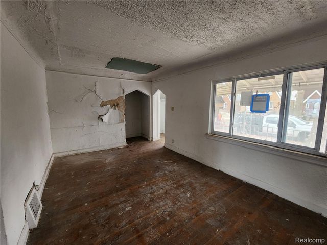 8372 Carlin Street, Detroit, MI 48228