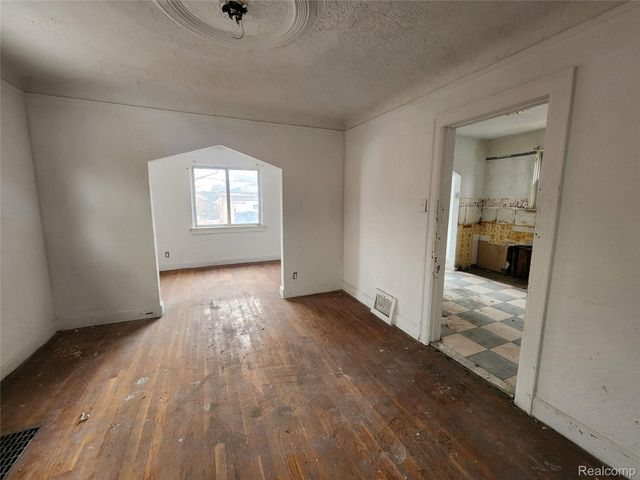 8372 Carlin Street, Detroit, MI 48228