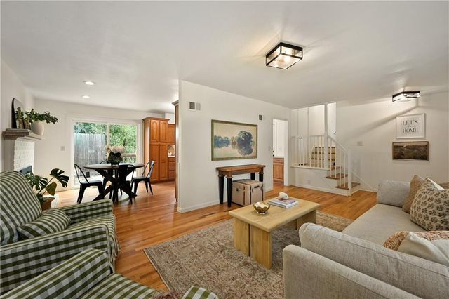 303 SW Pinnell Drive, Lee's Summit, MO 64081