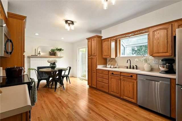 303 SW Pinnell Drive, Lee's Summit, MO 64081