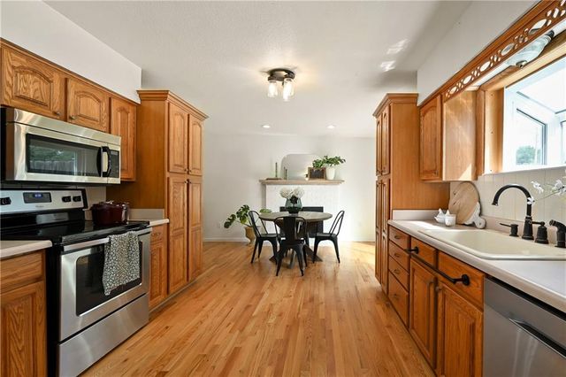 303 SW Pinnell Drive, Lee's Summit, MO 64081
