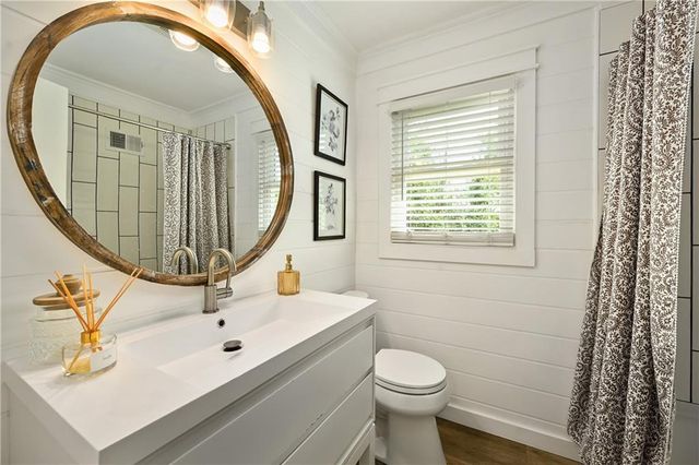 303 SW Pinnell Drive, Lee's Summit, MO 64081