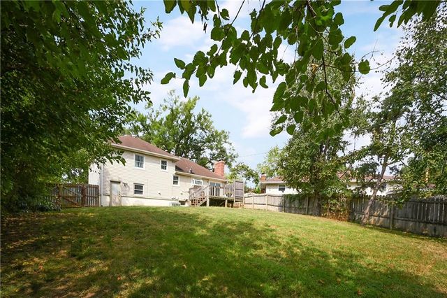 303 SW Pinnell Drive, Lee's Summit, MO 64081