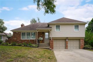 303 SW Pinnell Drive, Lee's Summit, MO 64081