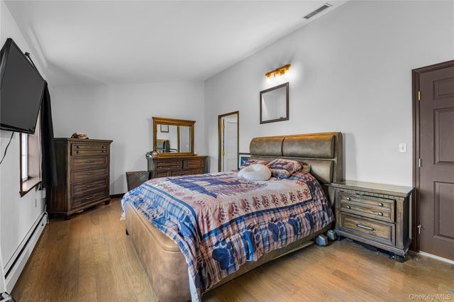 17 Brendella Court, Wallkill, NY 12589