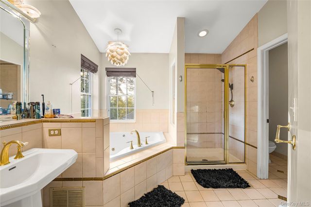 17 Brendella Court, Wallkill, NY 12589